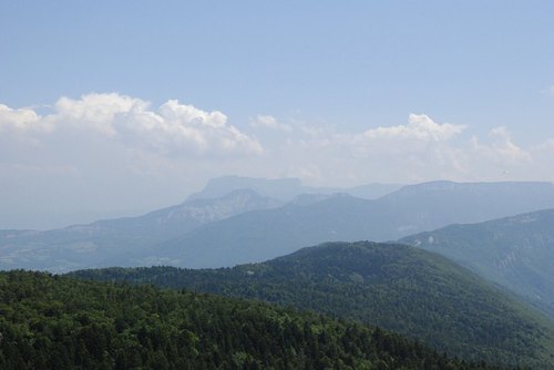 La montagne sur notre gauche